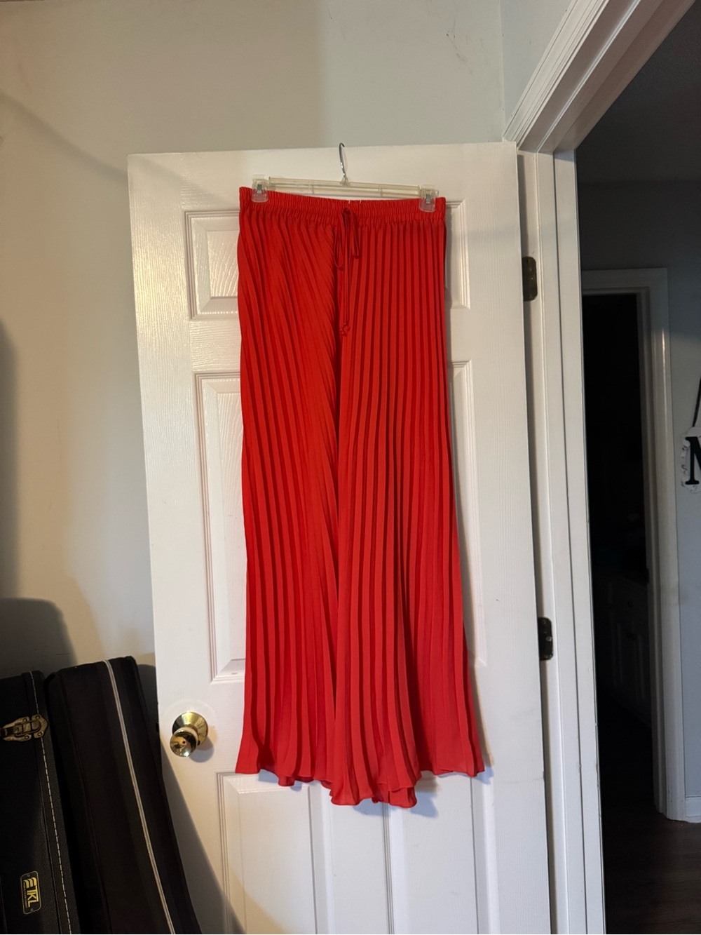 Elegant Wide-Leg Pleated Pants in Red